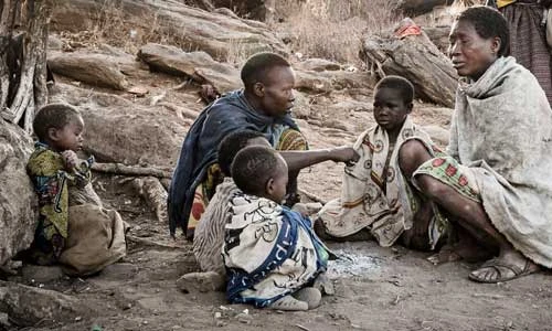 Chùm ảnh cuộc sống nguyên sơ của bộ tộc Hadzabe ở Tanzania