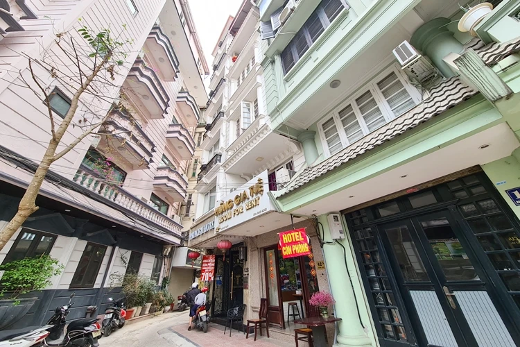 Hà Nội: Loạt khách sạn sang chảnh ở phố cổ giảm giá, đóng cửa, rao bán sau Tết 
