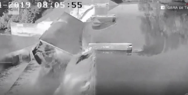 Video: Kinh hoàng khoảnh khắc con đập 91 tuổi ở Mỹ bị vỡ 