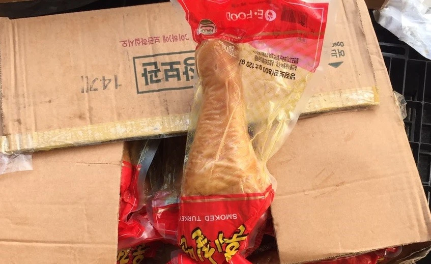 Kinh hãi 12 tấn đùi gà hun khói Hàn Quốc hết hạn được “phù phép” đầu độc NTD