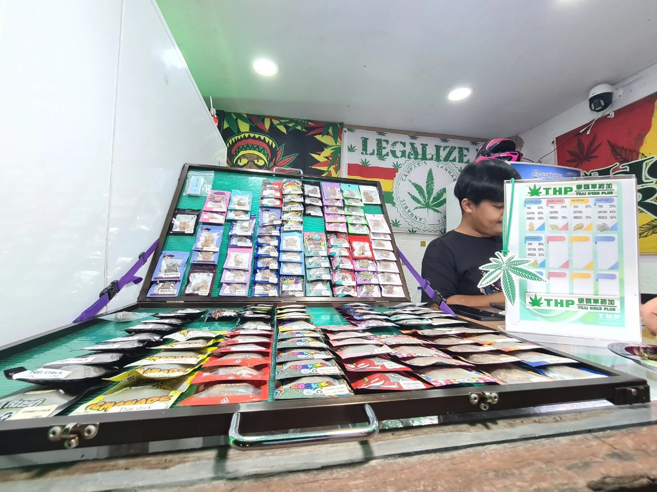 Mục sở thị cần sa bán khắp đường phố Pattaya, Thái Lan 