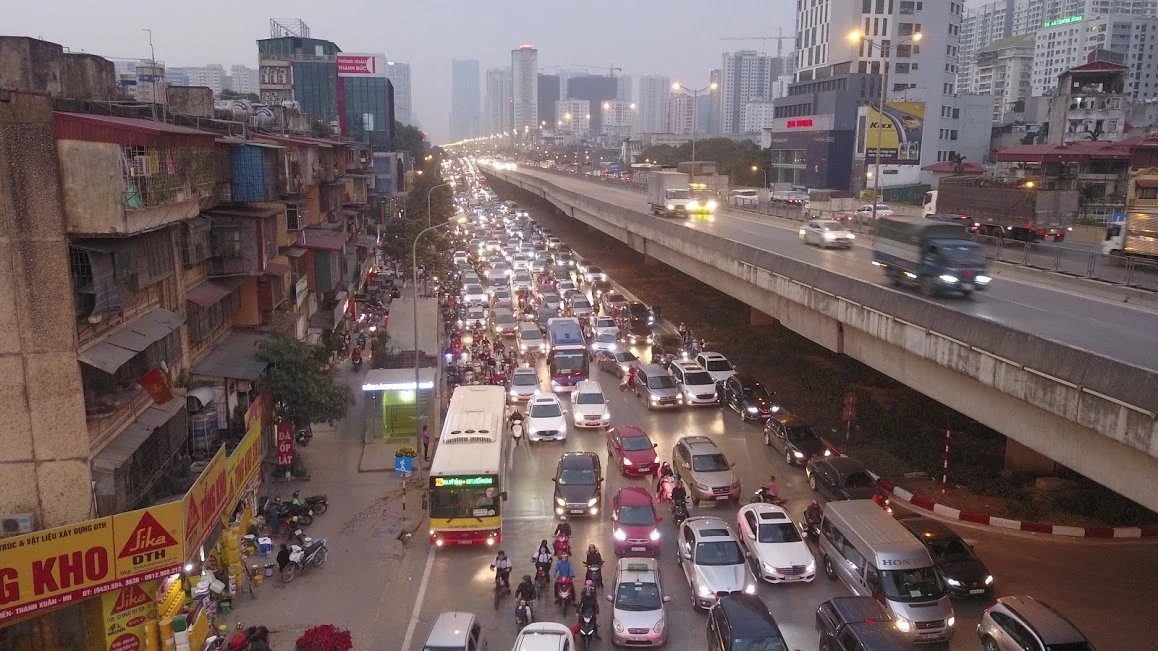 Chi 100 tỷ mở rộng 6 làn xe, đường vành đai 3 vẫn ùn tắc