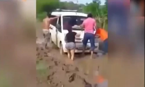 Video: Sự tốt bụng của những người vụng về
