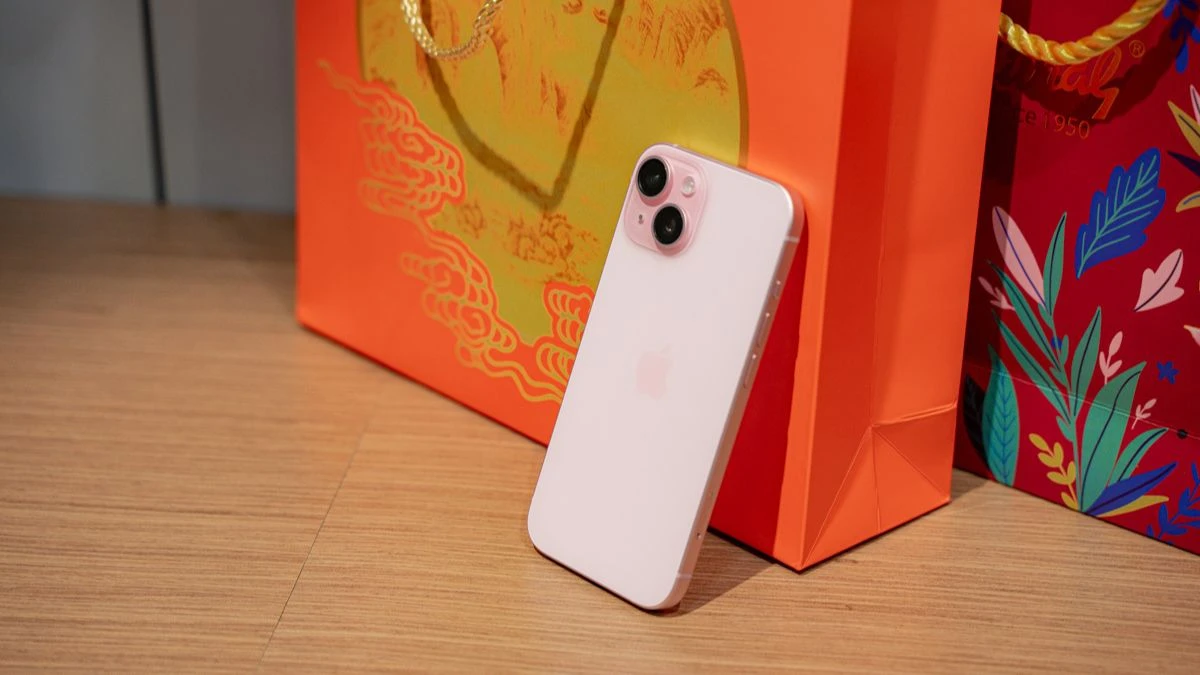 iPhone 15 bị khai tử vẫn tăng giá gây sốc