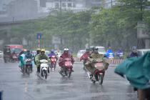 Thời tiết ngày 27/10, mưa lớn dồn dập, lũ sông miền Trung tiếp tục lên cao