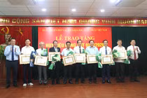 Trao Huy hiệu Đảng cho 111 đảng viên Liên hiệp hội Việt Nam
