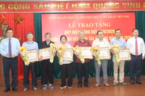 VUSTA sơ kết công tác Đảng, trao Huy hiệu Đảng cho 14 đảng viên