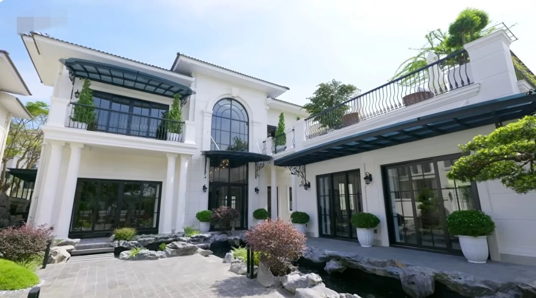 Cận cảnh biệt thự view sông Sài Gòn có 6 không gian tiếp khách