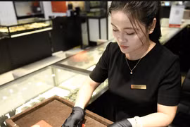 Giá vàng Việt Nam cao hơn thế giới bao nhiêu?