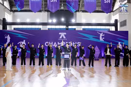 Tinh Hà "Say Hi" chơi lớn với dàn nghệ sĩ quốc tế đồng hành 