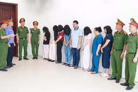 Khởi tố 10 bị can vì chiêu trò 'vẽ bệnh' tại phòng khám Nghệ An