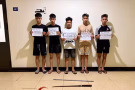 Công an Hà Nội làm rõ 2 nhóm "quái xế" lạng lách, mang hung khí gây rối