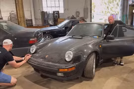 Chiếc Porsche 930 Turbo "bỏ xó" 19 năm, bất ngờ thành kho báu