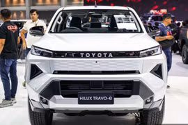 Cận cảnh Toyota Hilux chạy điện tới 1,2 tỷ đồng - chạy 240km/sạc