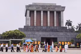 Tháng 5 nhớ Bác