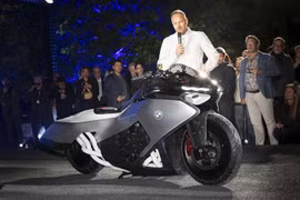 Ngắm siêu môtô Vision K18 mới - "phản lực trên cạn" nhà BMW 