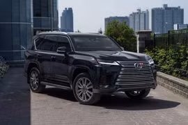 "Soi" SUV chủ tịch Lexus LX 700 chống đạn và lựu đạn, thủng lốp vẫn chạy