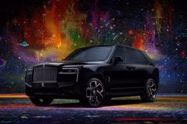 "Soi" Rolls-Royce ra mắt Cullinan độc bản - nội thất như phòng tranh di động