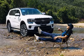 Cận cảnh Ford Everest Platinum+ máy xăng tại Việt Nam, hơn 1,6 tỷ đồng