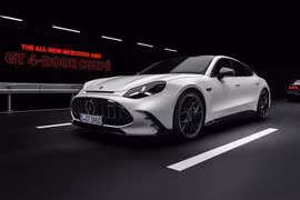 Mercedes-AMG GT 4-Door Coupe bỏ động cơ xăng V8, "đấu" Porsche Taycan