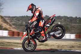 [GALLERY] Chi tiết Ducati Hypermotard 698 Mono Nera 2026 mới, từ 428 triệu đồng