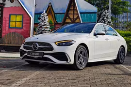 Triệu hồi gần 300 xe Mercedes-Benz C200 và C300 tại Việt Nam lỗi khoá cửa
