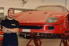 [GALLERY] Lewis Hamilton tậu chiếc Ferrari mơ ước, sau khi bán tất cả siêu xe