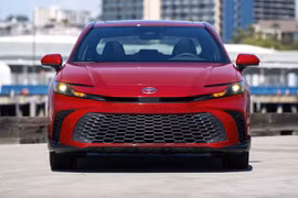 GALLERY] Toyota Camry 2027 giá "mềm" hơn, hybrid sẽ là lựa chọn duy nhất