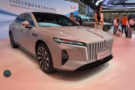 [GALLERY] Hongqi H7 PHEV từ 671 triệu đồng, chạy 240km "không ăn 1 giọt xăng"