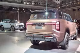 Lý do Mitsubishi Pajero 2027 bỏ kiểu treo lốp dự phòng phía sau?