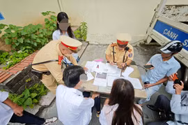 Hà Nội xử lý vi phạm giao thông của học sinh và phụ huynh trước năm học mới
