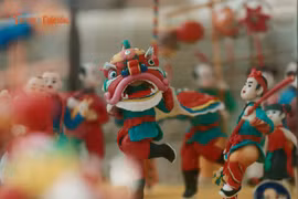 [GALLERY] Tò he níu chân du khách giữa chợ Trung thu phố cổ Hàng Mã