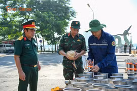 [GALLERY] Trận địa pháo hoa Hồ Tây sẵn sàng chào mừng lễ Quốc khánh 2/9