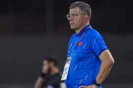 HLV Roland nói lời 'gan ruột' sau trận thua U17 Úc
