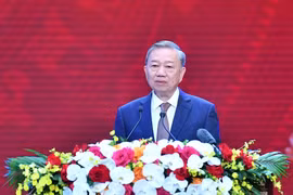 Ánh sáng Hồ Chí Minh soi đường cho chúng ta đi