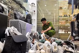Hình ảnh Công an Đà Nẵng đột kích kho hàng giả quy mô lớn