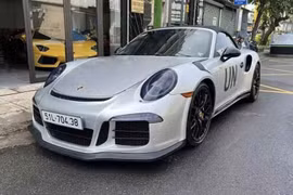 Qua Vũ tậu Porsche 911 Turbo S Cabriolet "bỏ xó" 6 năm mới ra biển trắng