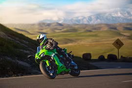 Ra mắt Kawasaki Ninja ZX-6R 2026, về Việt Nam tháng 10/2025
