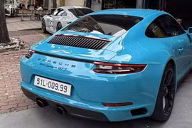 Porsche 911 GTS đeo biển 51L-009.99, đắt ngang Toyota Innova mới