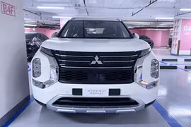 Cận cảnh Mitsubishi Outlander 2025 bất ngờ xuất hiện tại Việt Nam