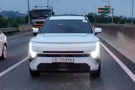 [GALLERY] Cận cảnh Hyundai Tucson 2027 "bằng xương bằng thịt" trên đường phố