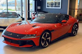 [GALLERY] Tận thấy siêu xe Ferrari 12 Cilindri bạc tỷ đầu tiên tại Việt Nam
