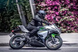 [GALLERY] Kawasaki Ninja e-1 2027 giá 206 triệu đồng, chạy chỉ 66 km/sạc, 