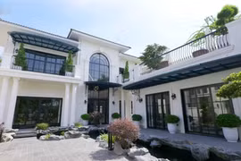 Cận cảnh biệt thự view sông Sài Gòn có 6 không gian tiếp khách