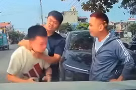Tài xế bóp cổ, hành hung người đàn ông bị tạm giữ hình sự