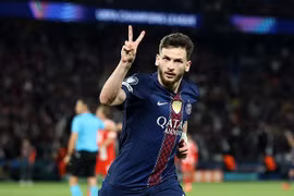 Kvaratskhelia hay nhất Champions League