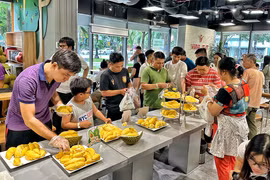 Buffet sầu riêng gây sốt, vé luôn trong tình trạng "cháy chỗ"