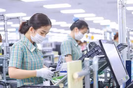 Nhập siêu tăng 2,8 tỷ USD chỉ sau nửa tháng