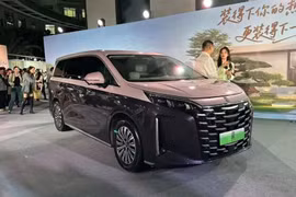 BYD M9 2026 từ 724 triệu đồng, chạy 218km không "uống 1 giọt xăng"