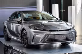 Toyota Camry lần đầu giảm gần 155 triệu đồng, kéo doanh số cuối năm